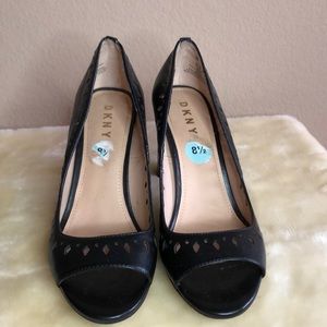 DKNY Black Leather Shoe